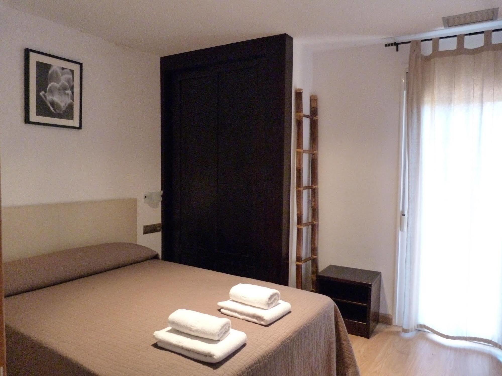 Apartamentos Puerta De Ordesa Laspuña Exterior foto