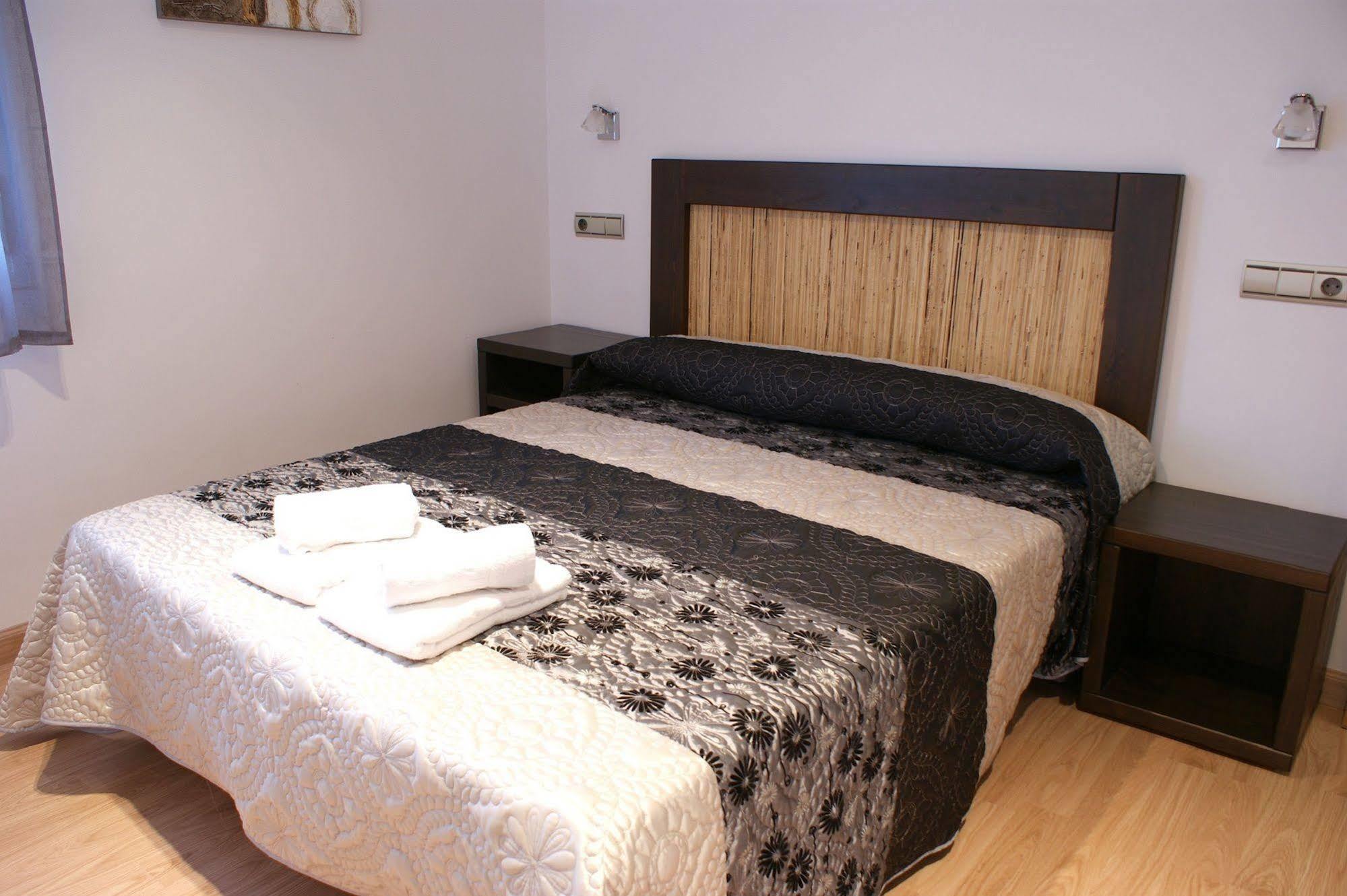 Apartamentos Puerta De Ordesa Laspuña Exterior foto